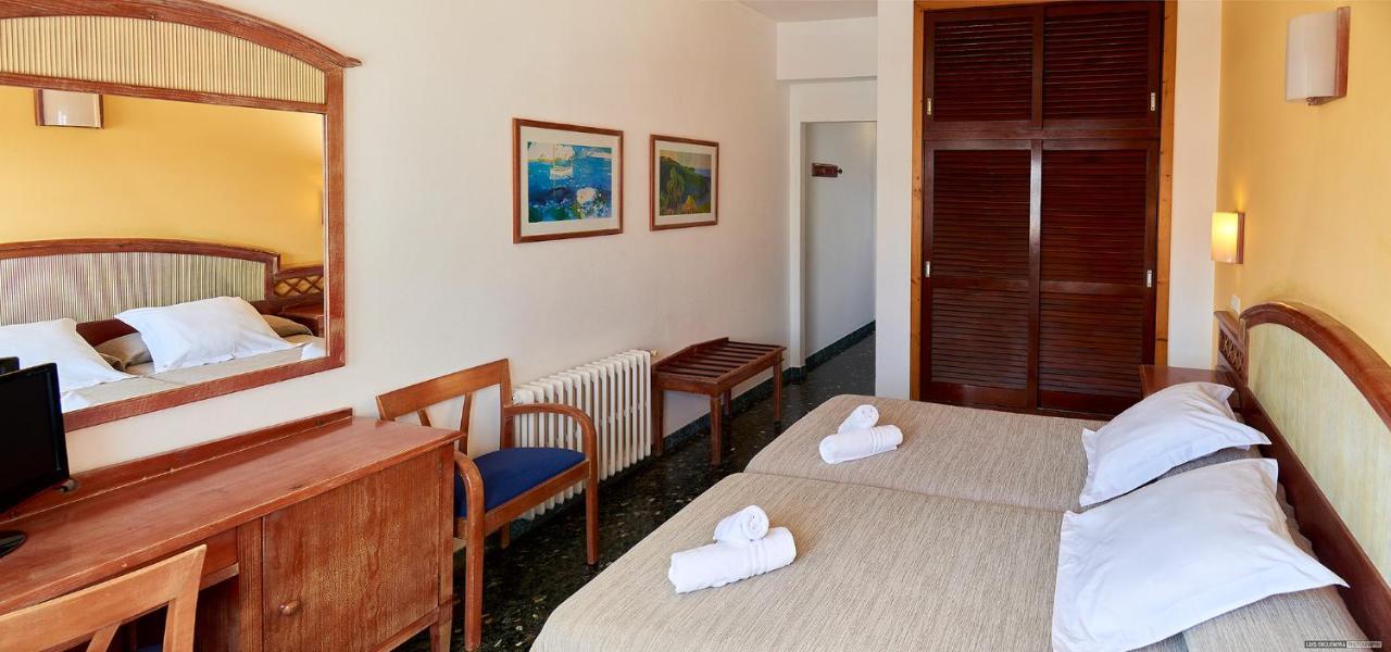 Hostal Illes Pitiüses Sant Ferran de Ses Roques Exterior foto