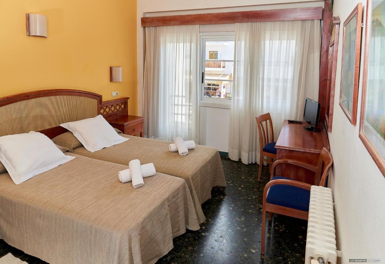 Hostal Illes Pitiüses Sant Ferran de Ses Roques Exterior foto
