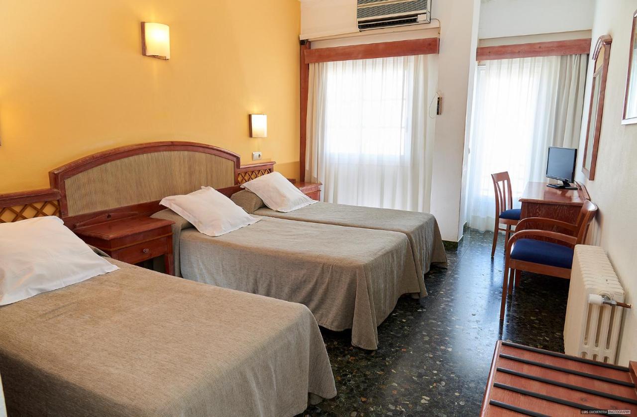 Hostal Illes Pitiüses Sant Ferran de Ses Roques Exterior foto
